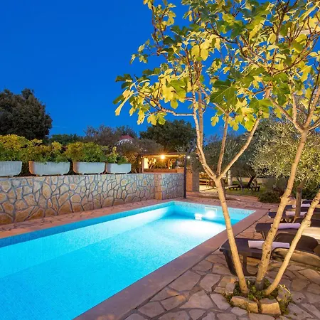 Stunning In With Kitchen * Pinezići