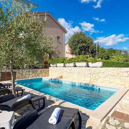 Stunning In With Kitchen * Pinezići