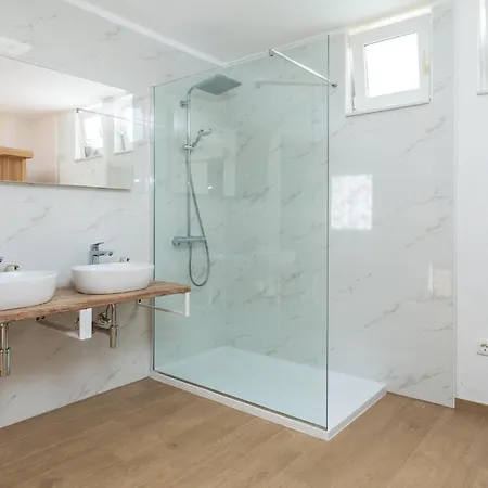 Stunning In With Kitchen *