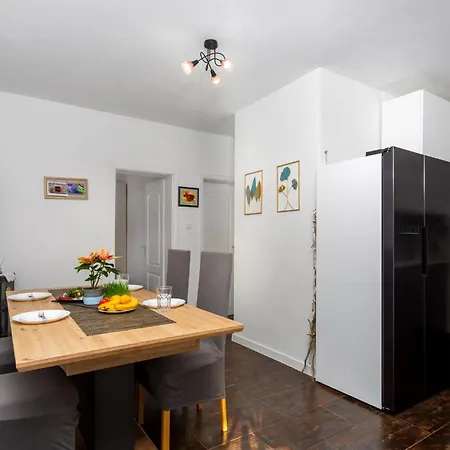 Stunning In With Kitchen