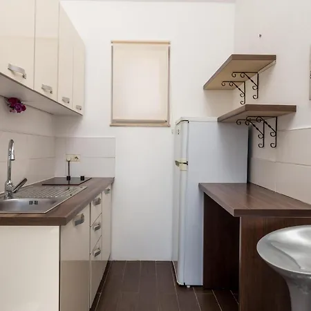 Stunning In With Kitchen * Pinezići