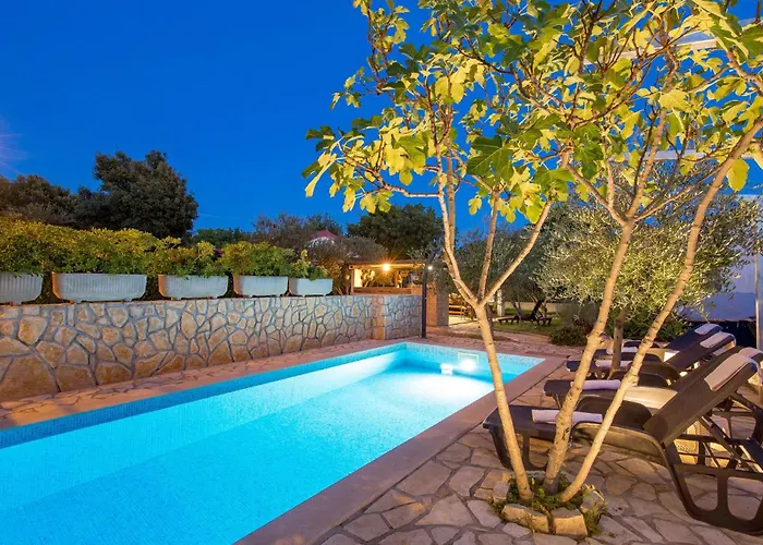 Stunning In With Kitchen * Pinezići