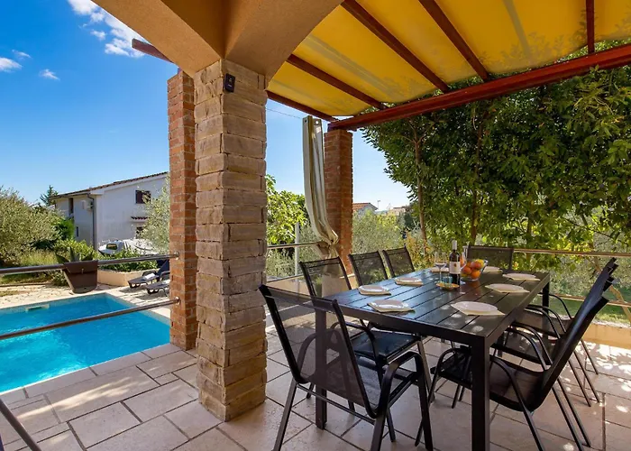 Stunning In With Kitchen * Pinezići