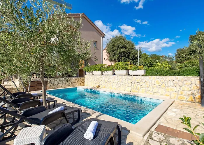 Stunning In With Kitchen * Pinezići