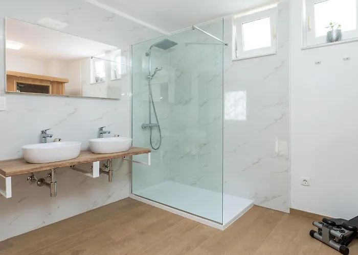 Stunning In With Kitchen *