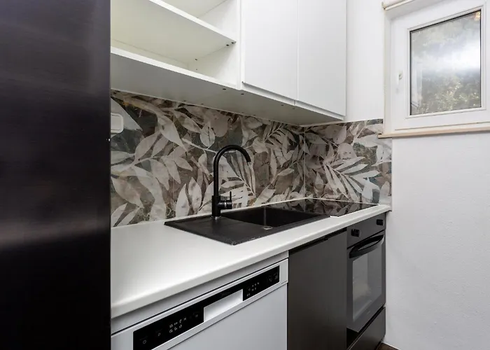 Stunning In With Kitchen * Pinezići