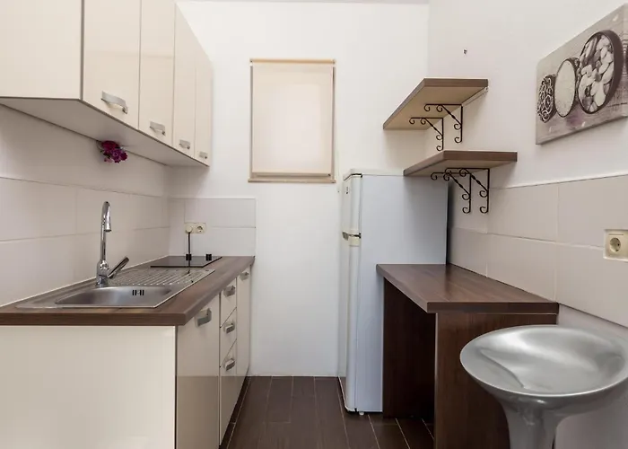 Stunning In With Kitchen * Pinezići