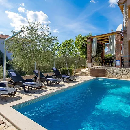 Stunning In With Kitchen Holiday home Pinezici (Krk)