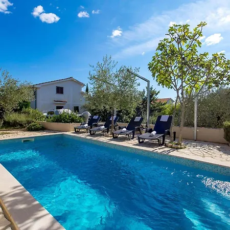 Stunning In With Kitchen * Pinezici (Krk)