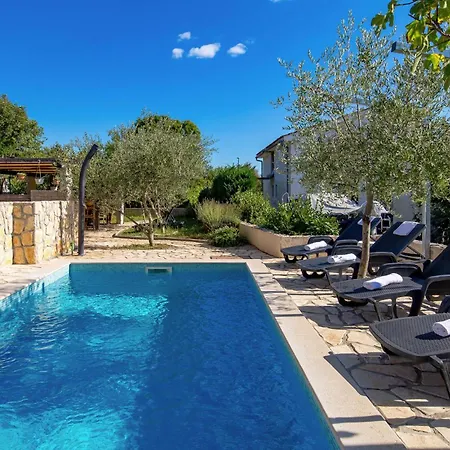 Stunning In With Kitchen Holiday home
