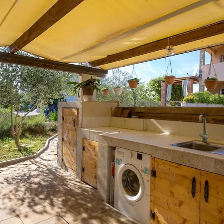 Stunning In With Kitchen Prázdninový dům Pinezići