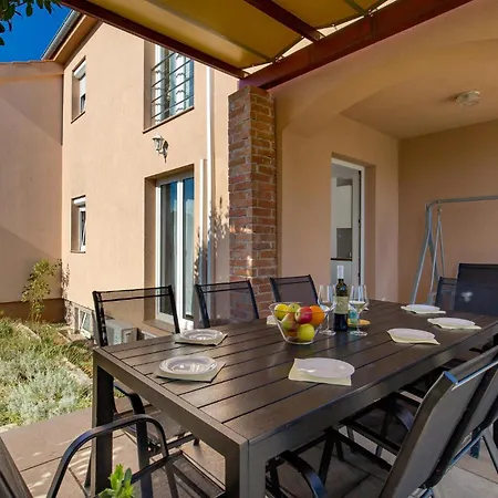 Stunning In With Kitchen Holiday home