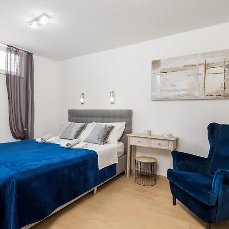 Stunning In With Kitchen Holiday home *