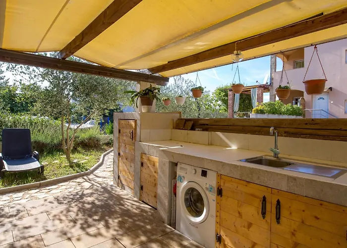 Stunning In With Kitchen Ferienhaus Pinezići