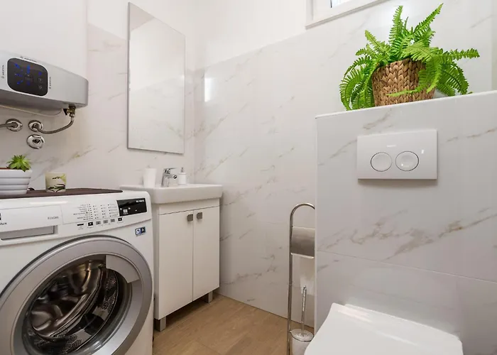 Stunning In With Kitchen * Pinezići