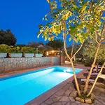 Stunning In With Sauna * Pinezići